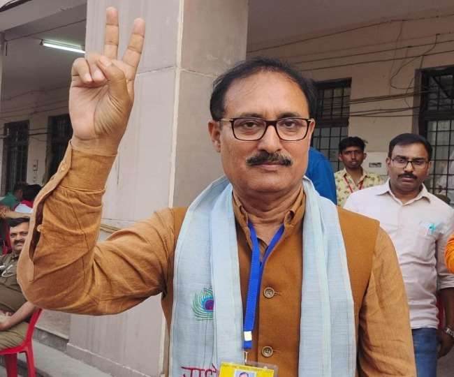 बीजेपी विधायक ने बीकेटी एसडीओ को लगाई फटकार बीजेपी विधायक ने बीकेटी एसडीओ को लगाई फटकार