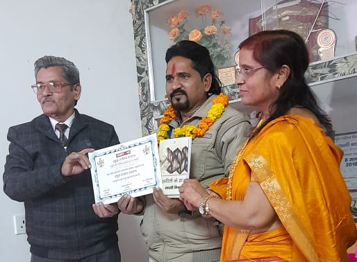 प्रबुद्ध साहित्य सम्मान से विभूषित किए गए वरिष्ठ पत्रकार नवल किशोर त्रिपाठी 