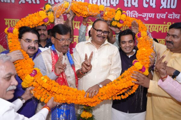 विकास का नया रोल मॉडल बनेगा लखनऊ और पूर्वी विधानसभा क्षेत्र में लिखी जाएगी नई गाथा: ओपी श्रीवास्त विकास का नया रोल मॉडल बनेगा लखनऊ और पूर्वी विधानसभा क्षेत्र में लिखी जाएगी नई गाथा: ओपी श्रीवास्त