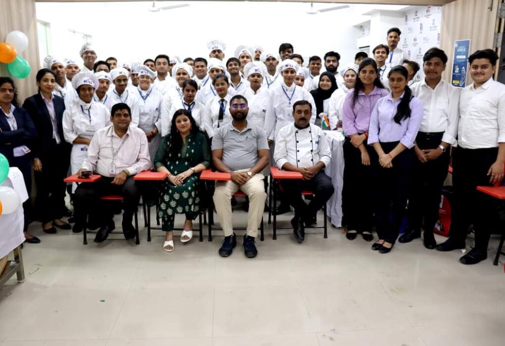 78वां स्वतंत्रता दिवस के अवसर पर एनएफसीआई होटल मैनेजमेंट छात्रों ने स्वादिष्ट भारतीय व्यंजन बनाए 