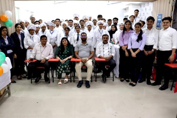 78वां स्वतंत्रता दिवस के अवसर पर एनएफसीआई होटल मैनेजमेंट छात्रों ने स्वादिष्ट भारतीय व्यंजन बनाए 78वां स्वतंत्रता दिवस के अवसर पर एनएफसीआई होटल मैनेजमेंट छात्रों ने स्वादिष्ट भारतीय व्यंजन बनाए